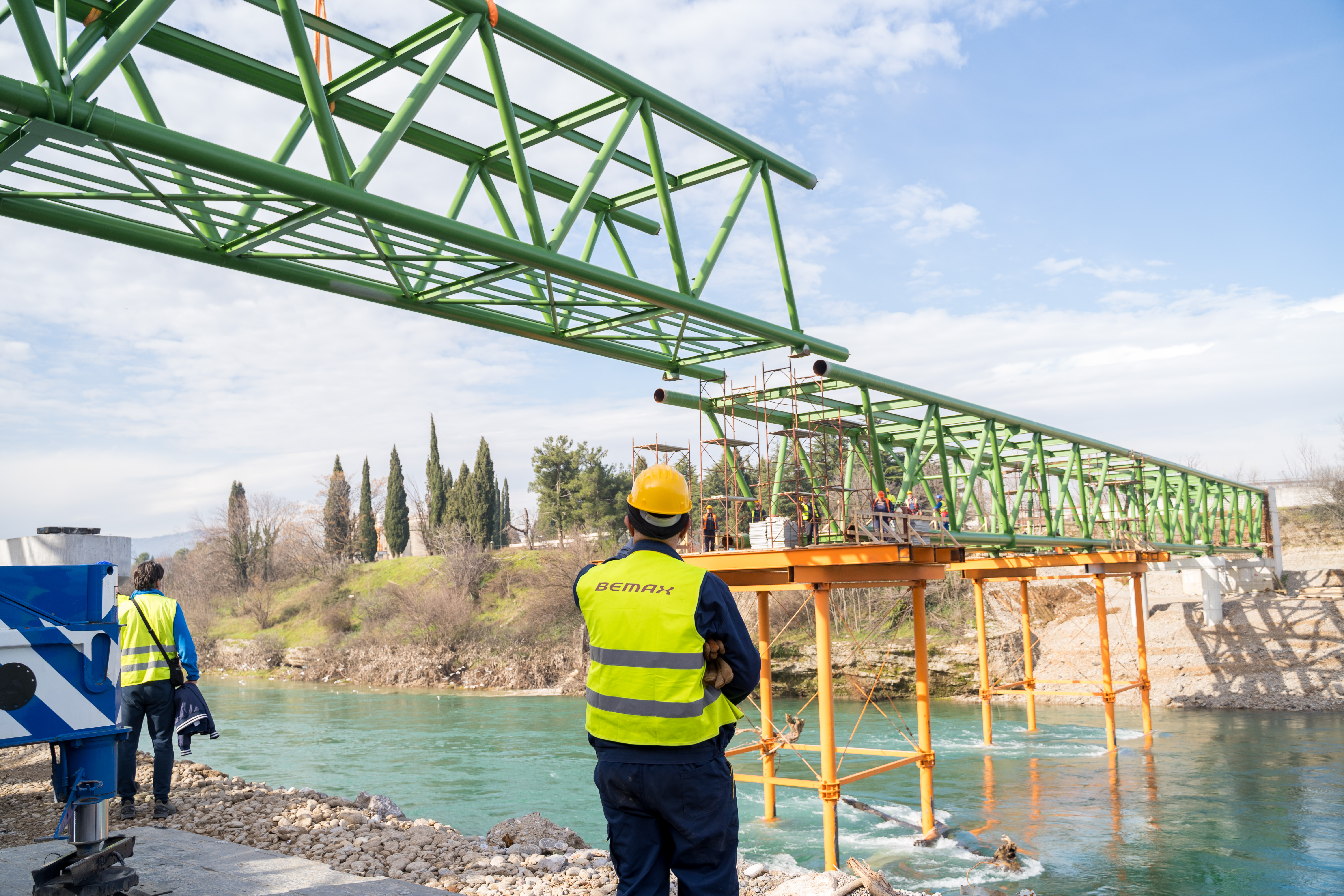 Postavljen treći segment konstrukcije mosta: Podgorica uskoro dobija i novi pješački most