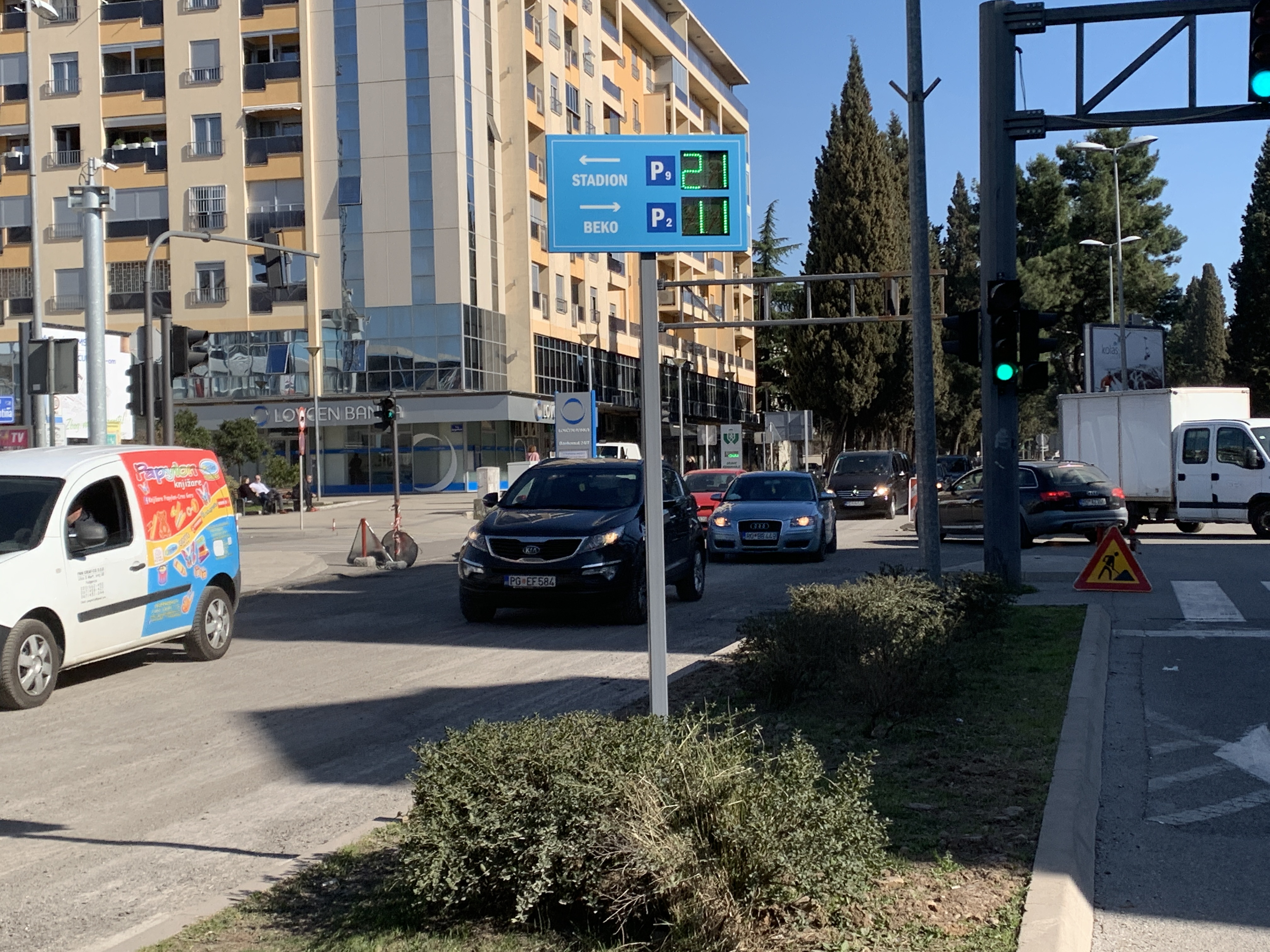 Parking servis Podgorica nastavlja da unapređuje usluge; Info led table o slobodnim parking mjestima postavljene na Bulevaru Ivana Crnojevića