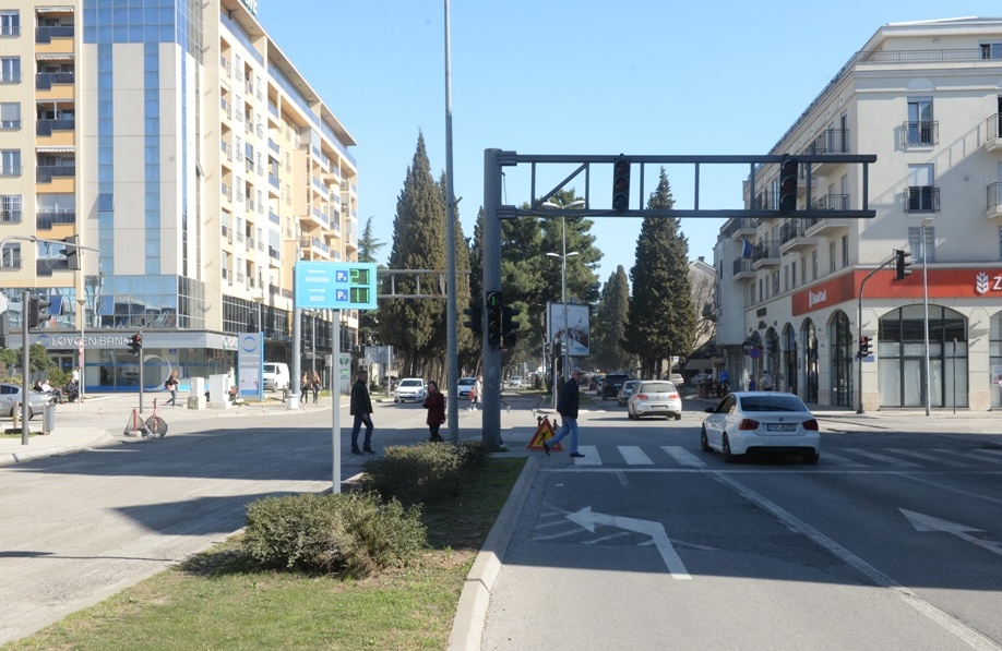 Parking servis Podgorica nastavlja da unapređuje usluge; Info led table o slobodnim parking mjestima postavljene na Bulevaru Ivana Crnojevića