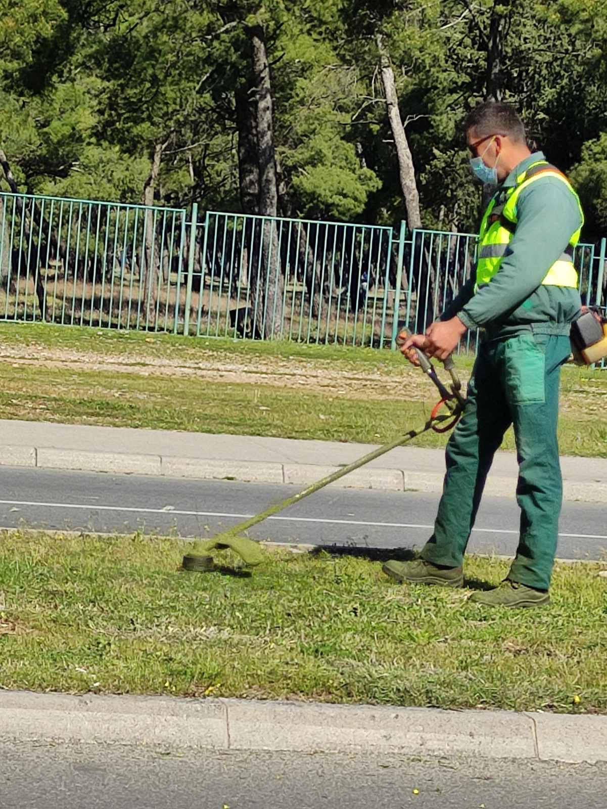 Intenzivirane aktivnosti na košenju javnih zelenih površina u Podgorici