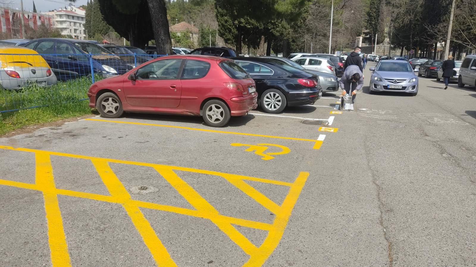 U narednih mjesec dana biće obnovljena signalizacija na svim opštim parkiralištima u Podgorici