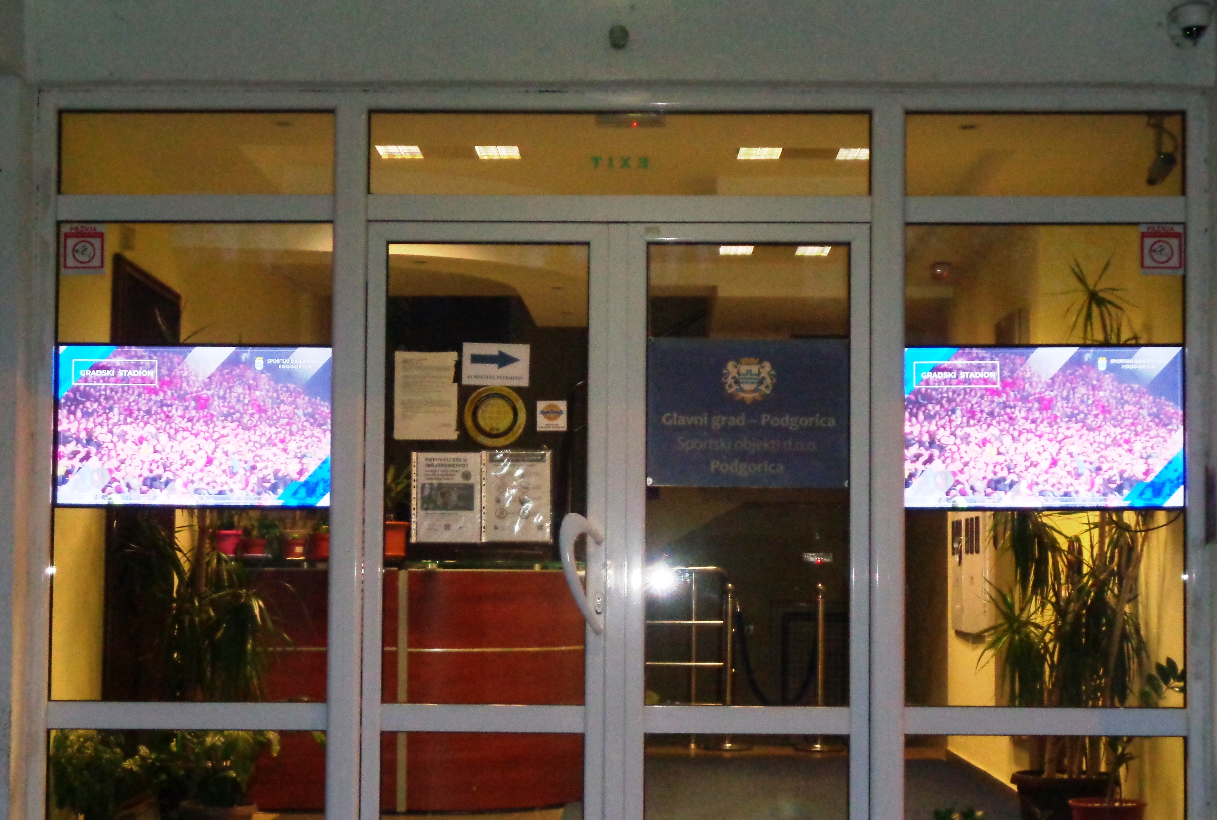 Na ulazima u sportske objekte postavljeni info LED displeji